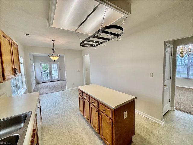 301 Lincoln RD, Chesapeake, VA 23320