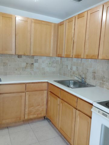 407 EXECUTIVE CENTER Drive 110, West Palm Beach, FL 33401