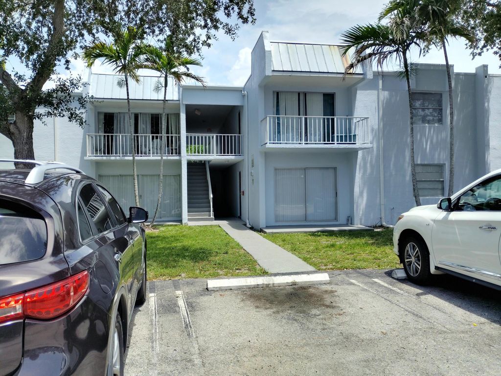407 EXECUTIVE CENTER Drive 110, West Palm Beach, FL 33401
