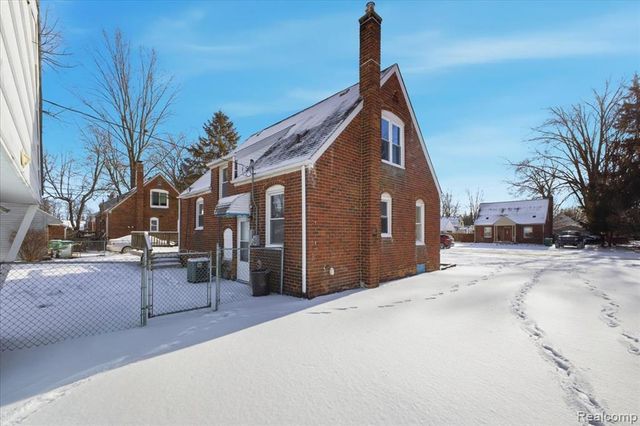 31966 Rosslyn Avenue, Garden City, MI 48135