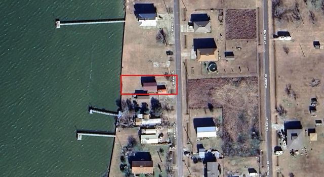 000 Jackson, Oak Island, TX 77514