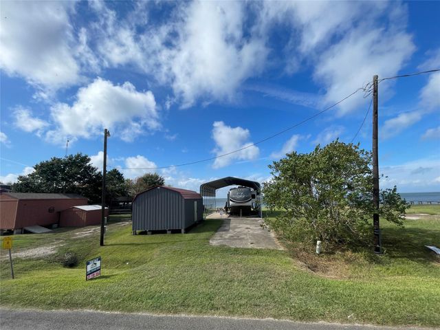 000 Jackson, Oak Island, TX 77514