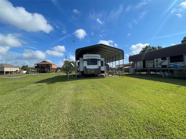 000 Jackson, Oak Island, TX 77514