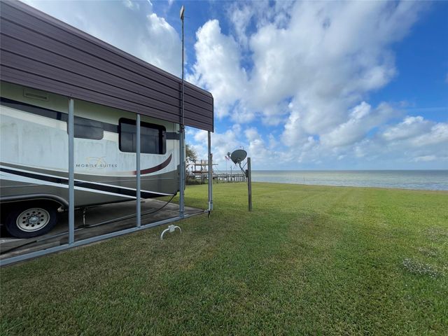 000 Jackson, Oak Island, TX 77514