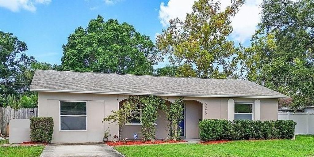 5525 PINE CIRCLE NE, St Petersburg, FL 33703