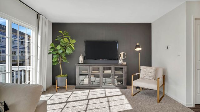 2223 Waters Edge Drive, Schaumburg, IL 60173