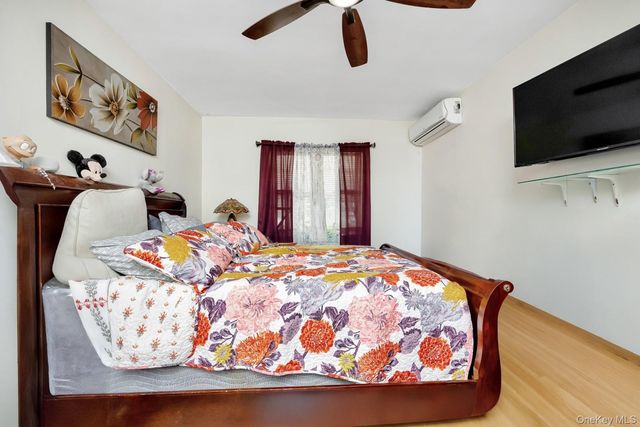 62-45 69th Place, Middle Village, NY 11379