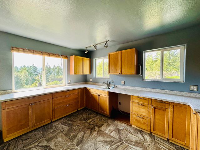 4756 Wilder Ridge Road, Garberville, CA 95542