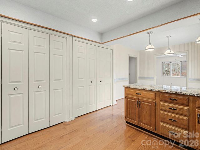 605 Red Oak Drive, Hendersonville, NC 28791