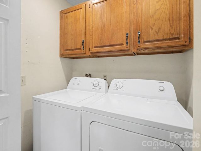 605 Red Oak Drive, Hendersonville, NC 28791