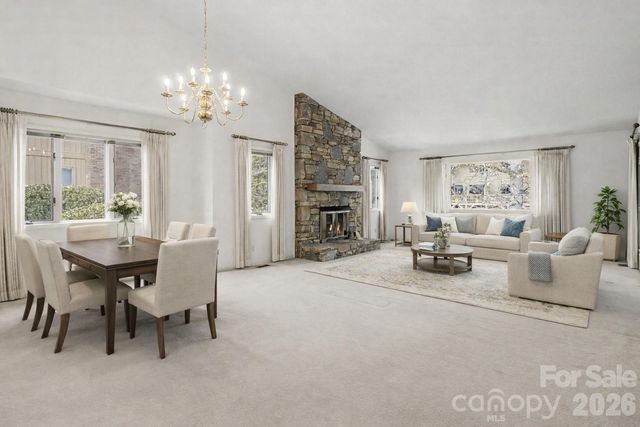 605 Red Oak Drive, Hendersonville, NC 28791