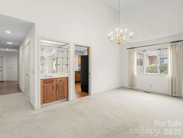 605 Red Oak Drive, Hendersonville, NC 28791