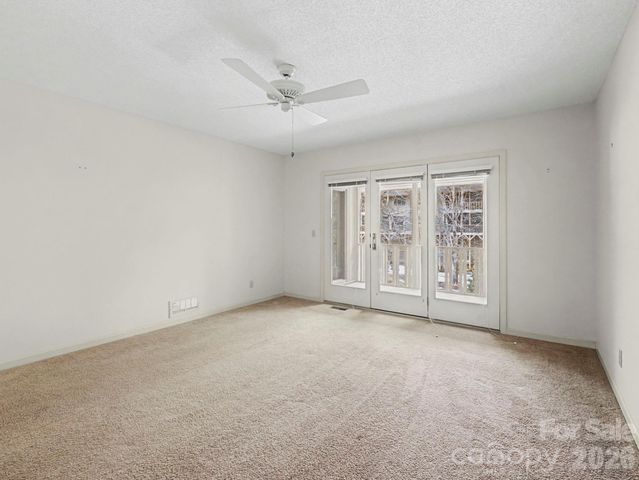 605 Red Oak Drive, Hendersonville, NC 28791