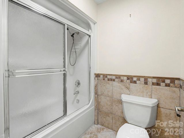 605 Red Oak Drive, Hendersonville, NC 28791