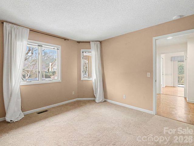 605 Red Oak Drive, Hendersonville, NC 28791