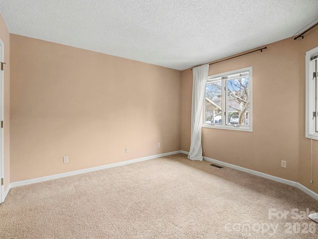 605 Red Oak Drive, Hendersonville, NC 28791