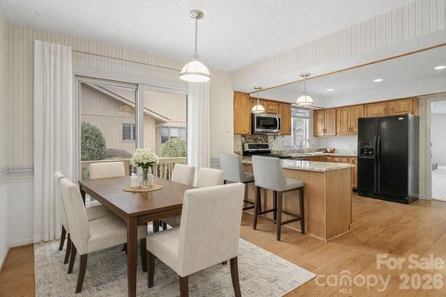 605 Red Oak Drive, Hendersonville, NC 28791