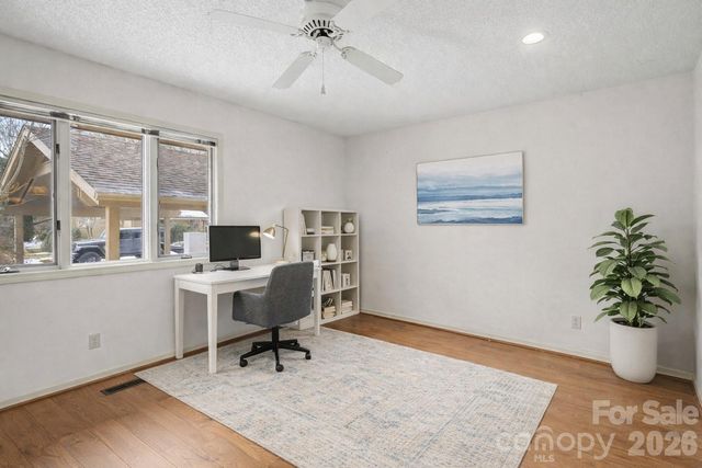 605 Red Oak Drive, Hendersonville, NC 28791