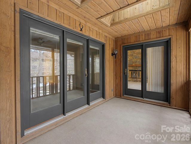 605 Red Oak Drive, Hendersonville, NC 28791