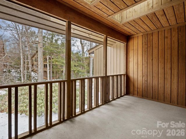 605 Red Oak Drive, Hendersonville, NC 28791