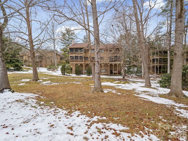 605 Red Oak Drive, Hendersonville, NC 28791