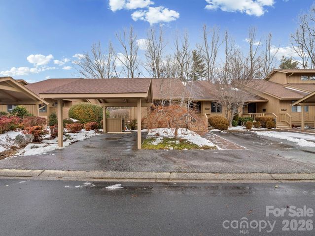 605 Red Oak Drive, Hendersonville, NC 28791