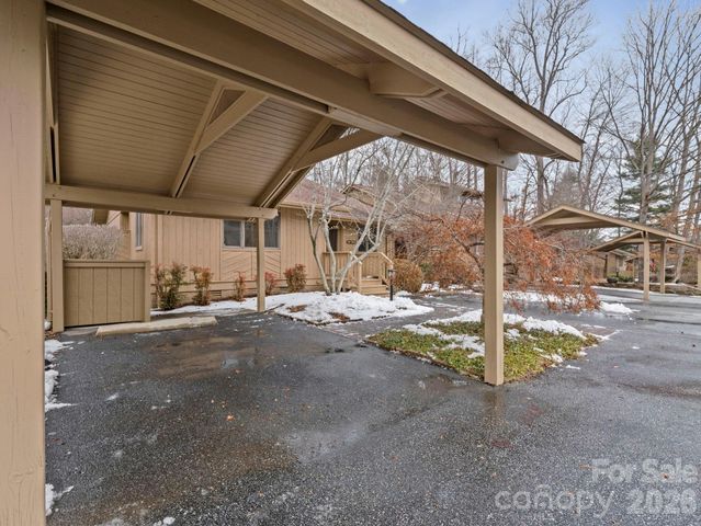 605 Red Oak Drive, Hendersonville, NC 28791