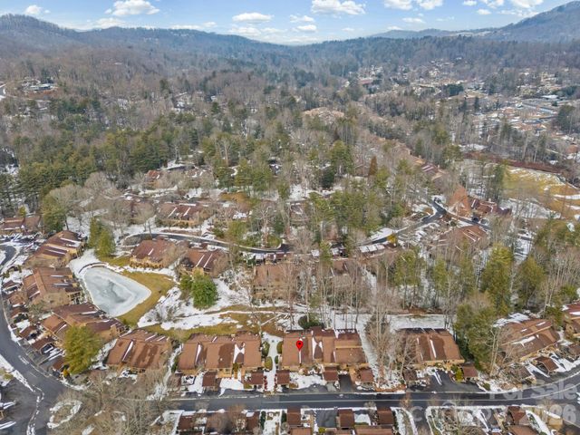 605 Red Oak Drive, Hendersonville, NC 28791