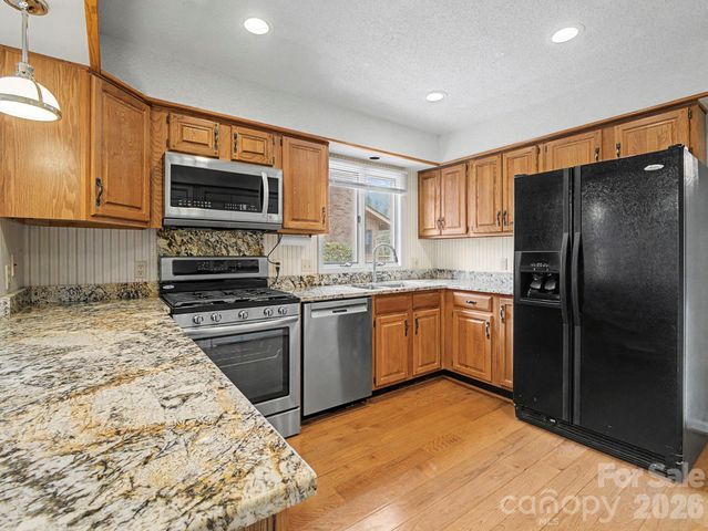 605 Red Oak Drive, Hendersonville, NC 28791