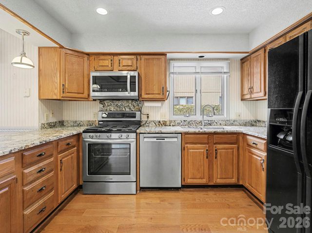 605 Red Oak Drive, Hendersonville, NC 28791