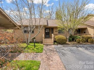 605 Red Oak Drive, Hendersonville, NC 28791