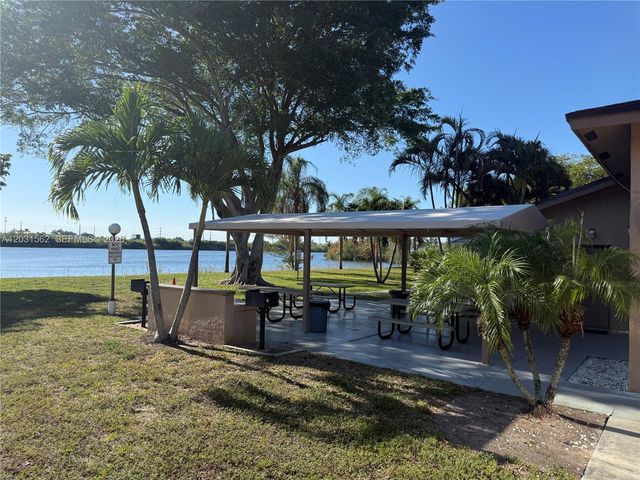 4570 NW 18th Avenue 506, Deerfield Beach, FL 33064