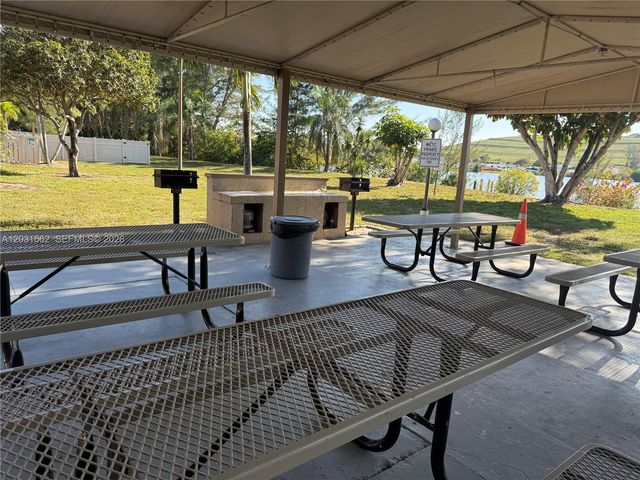 4570 NW 18th Avenue 506, Deerfield Beach, FL 33064