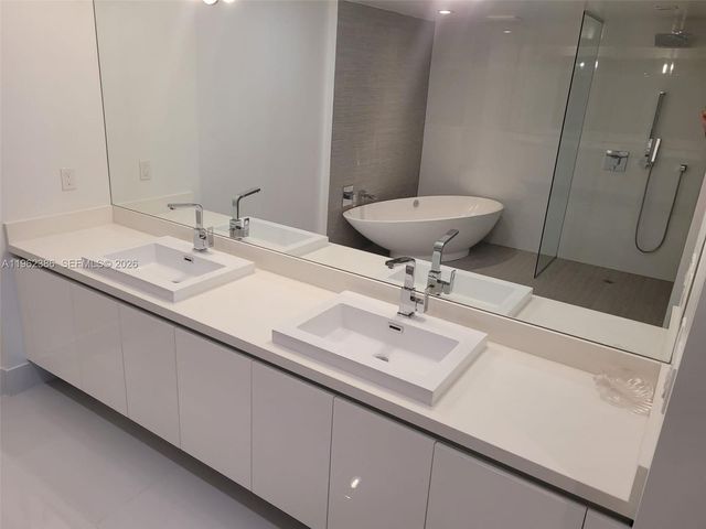 330 Sunny Isles Blvd 5-1004, Sunny Isles Beach, FL 33160