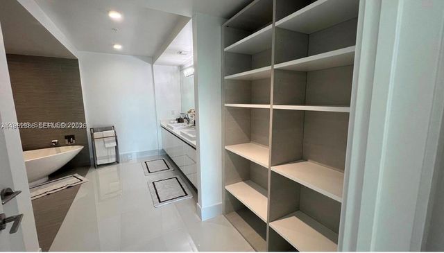 330 Sunny Isles Blvd 5-1004, Sunny Isles Beach, FL 33160