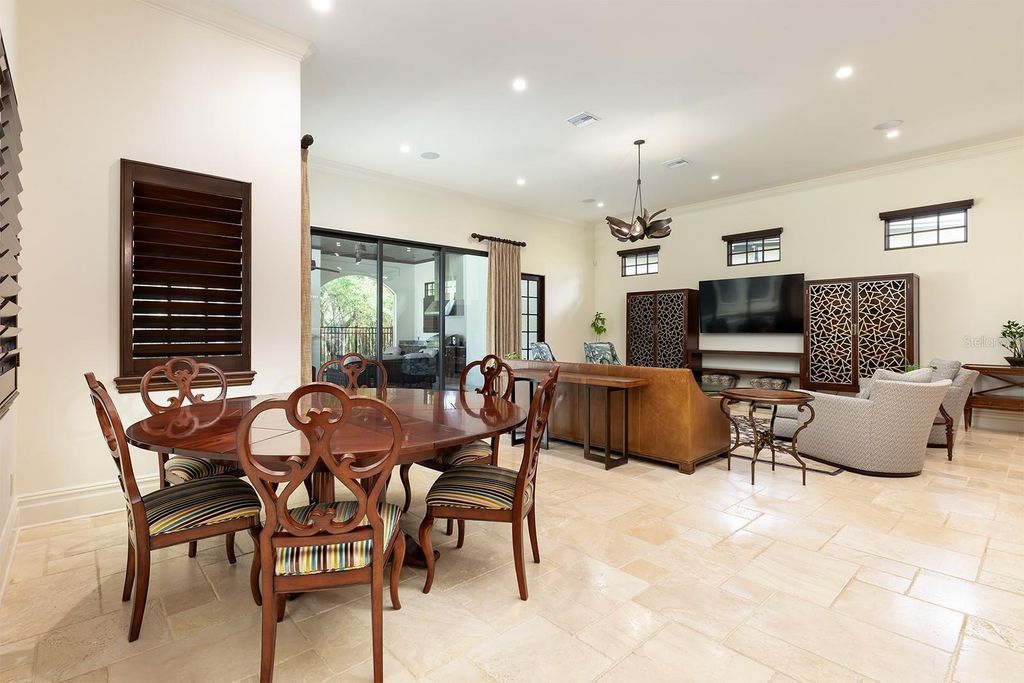 Image 16 of property listing at 9144 ISLEWORTH GARDENS DRIVE, Windermere, FL 34786