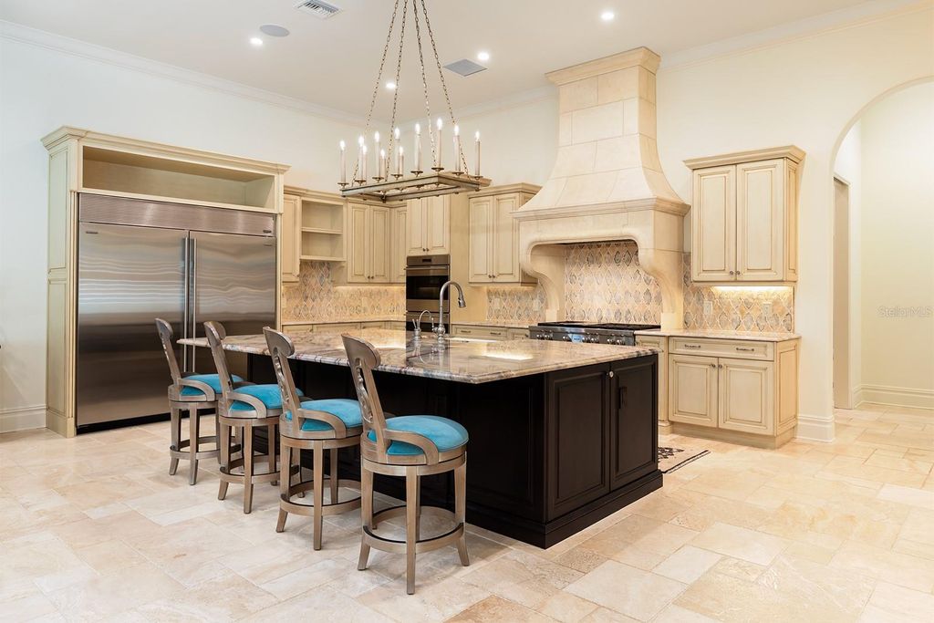 Image 18 of property listing at 9144 ISLEWORTH GARDENS DRIVE, Windermere, FL 34786