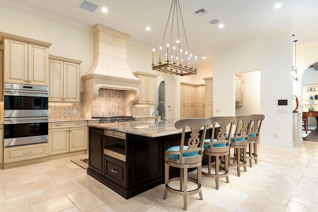 Image 19 of property listing at 9144 ISLEWORTH GARDENS DRIVE, Windermere, FL 34786