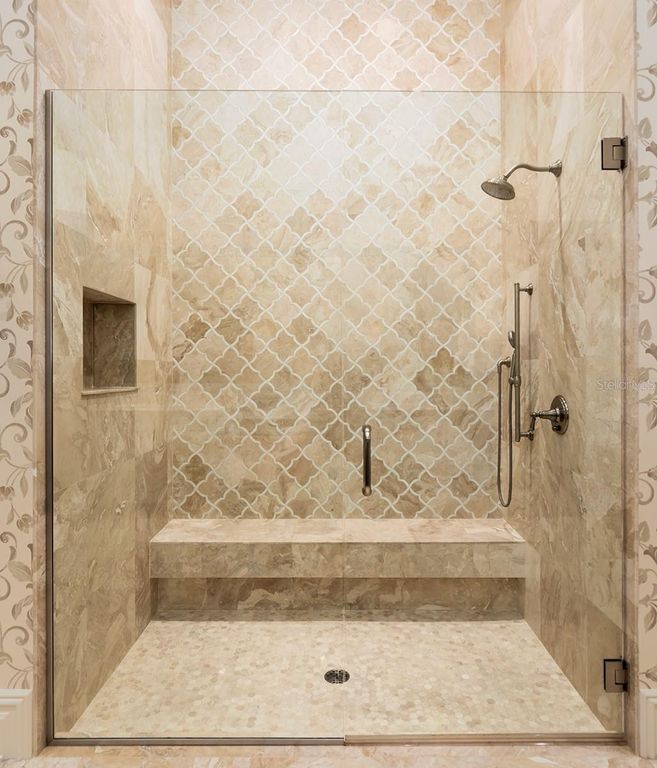 Image 37 of property listing at 9144 ISLEWORTH GARDENS DRIVE, Windermere, FL 34786