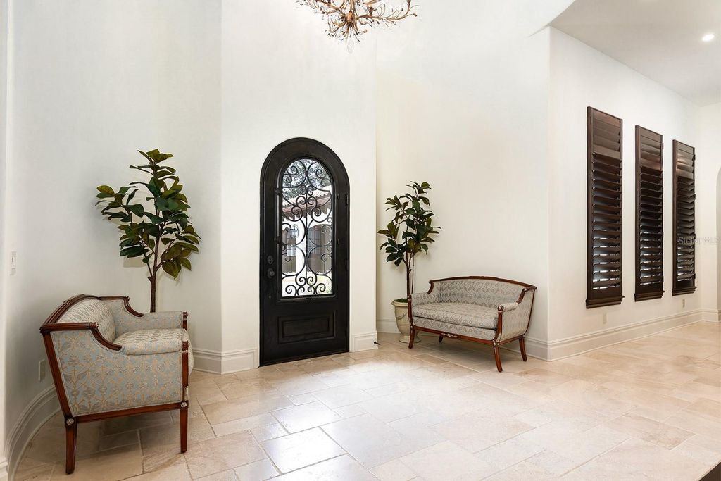 Image 9 of property listing at 9144 ISLEWORTH GARDENS DRIVE, Windermere, FL 34786