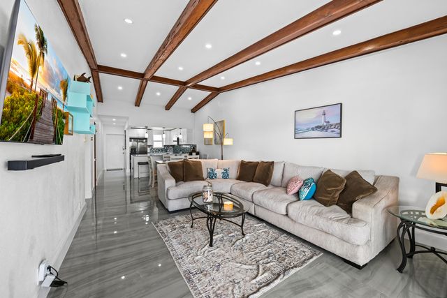2841 NE 33rd Court 403, Fort Lauderdale, FL 33306