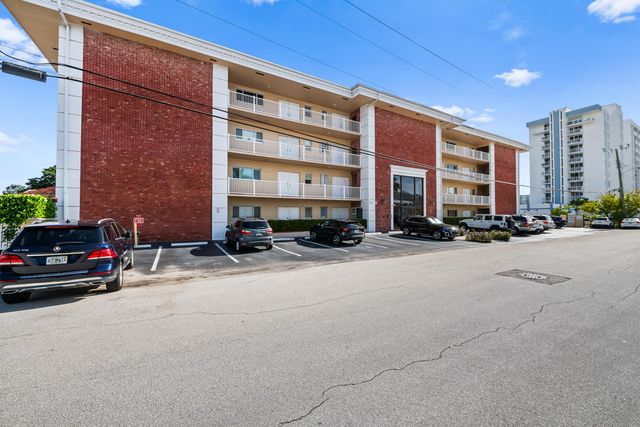2841 NE 33rd Court 403, Fort Lauderdale, FL 33306