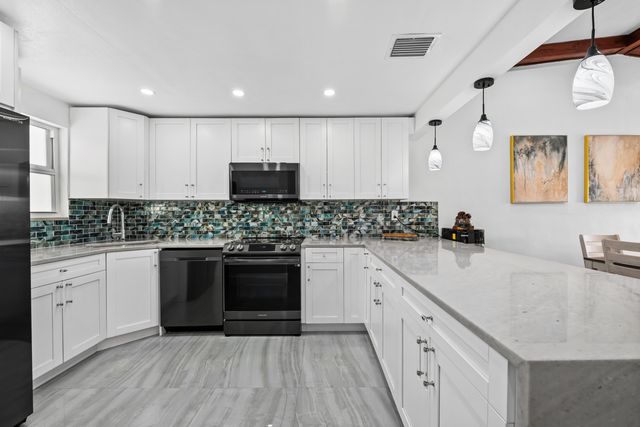 2841 NE 33rd Court 403, Fort Lauderdale, FL 33306