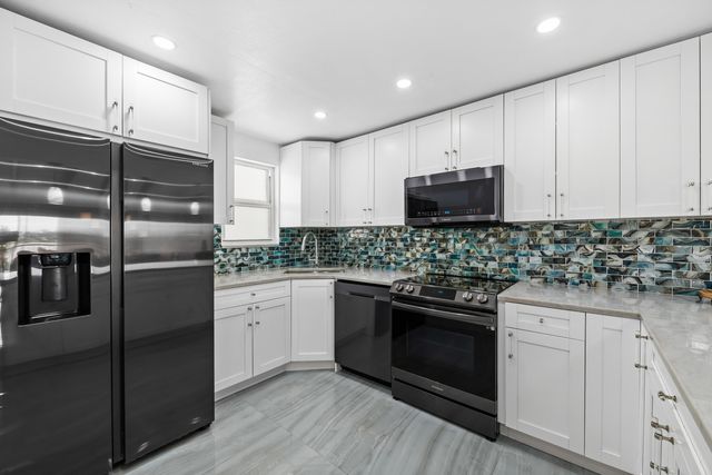 2841 NE 33rd Court 403, Fort Lauderdale, FL 33306