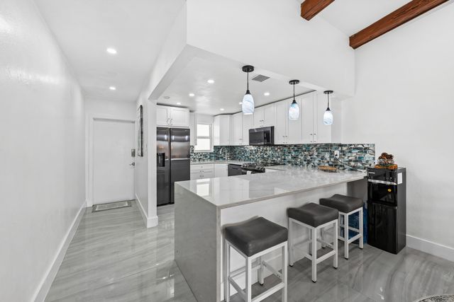 2841 NE 33rd Court 403, Fort Lauderdale, FL 33306