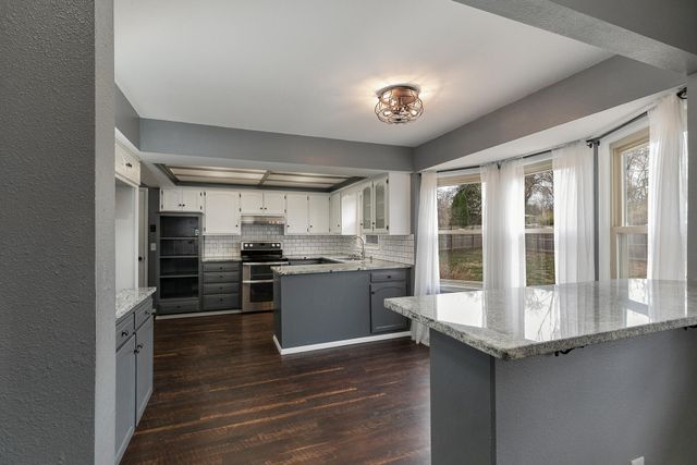 1315 S Oak Run Place, Springfield, MO 65809