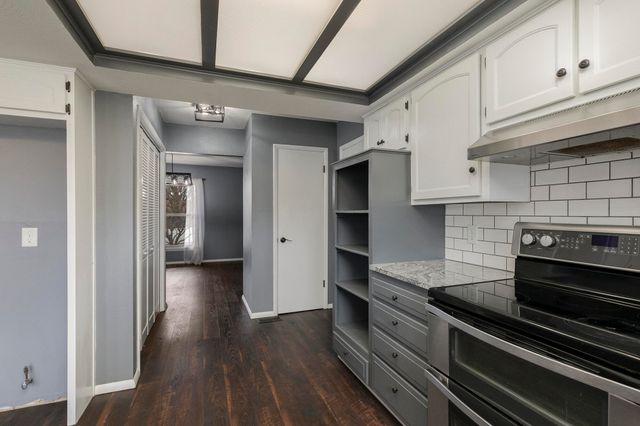 1315 S Oak Run Place, Springfield, MO 65809