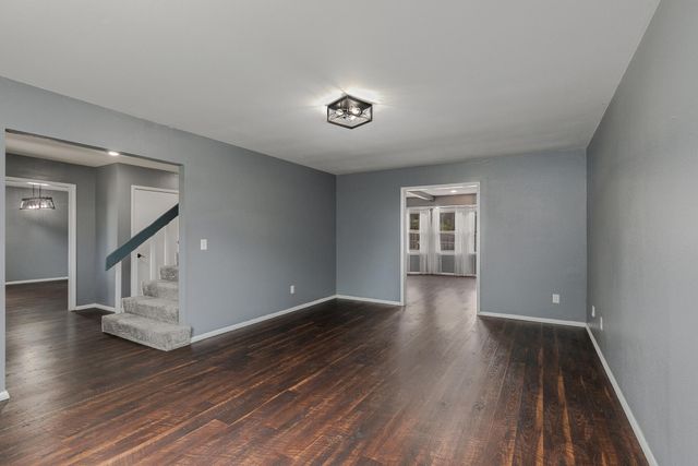 1315 S Oak Run Place, Springfield, MO 65809