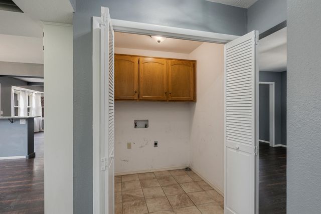 1315 S Oak Run Place, Springfield, MO 65809