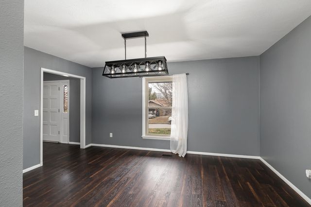 1315 S Oak Run Place, Springfield, MO 65809